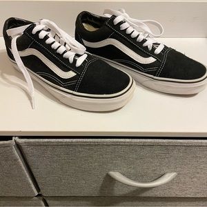 Women’s black Old Skool Vans size 8
